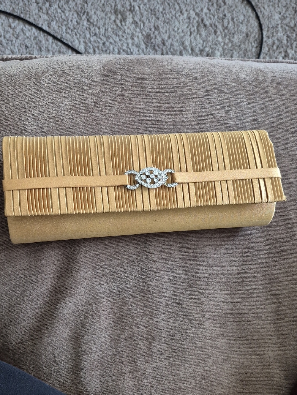 Elegant Gold Pleated Evening Clutch with Rhinestone Accent
